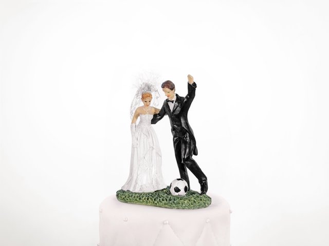 Figurka, novomanželé s fotbalovým míčem