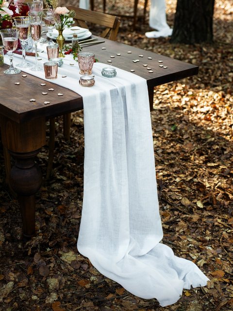 Mušelínový běhoun na stůl, světle krémová barva, šířka 70cm / délka 5m (zn. PartyDeco)