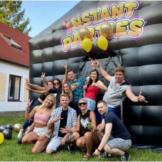 Nafukovací noční klub Instant Parties