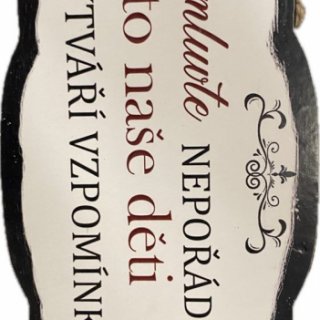 Dřevěná cedulka "Omluvte nepořádek, to naše děti vytváří vzpomínky " - 10x18cm