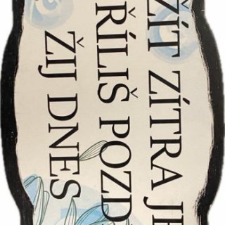 Dřevěná cedulka "Žít zítra je příliš pozdě, žij dnes" - 10x18cm