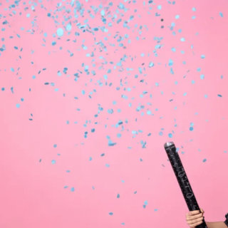 Vystřelovací konfety, modré - Gender reveal / Odhalení pohlaví, délka 60 cm (zn. PartyDeco)
