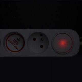 3místný prodlužovací zásuvkový přívod s USB A+C nabíječkou 2.4A, 3 x 1mm2, bílý, vypínač, délka 2m (zn. SOLIGHT)