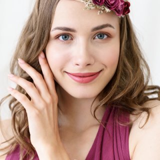 Květinová koruna, tmavě červená, nastavitelná, 18cm (zn. PartyDeco)