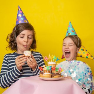 Narozeninové svíčky nápis HAPPY BIRTHDAY, mix barev, set 13ks (zn. PartyDeco)