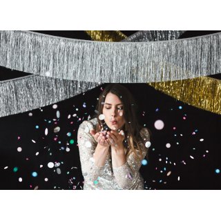 Střapcová girlanda, stříbrná barva, 135x20cm (zn. PartyDeco)