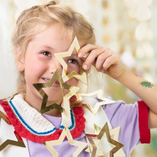 Papírová girlanda Hvězdičky, zlatá metalická barva, výška 10cm / délka 3m (zn. PartyDeco)