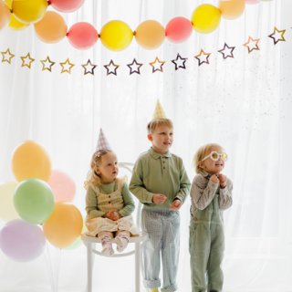 Papírová girlanda Hvězdičky, zlatá metalická barva, výška 10cm / délka 3m (zn. PartyDeco)