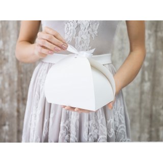 Krabička na výslužku, zaoblená, bílá barva, rozměr 16.5x14x9.5cm - set 10ks (zn. PartyDeco)