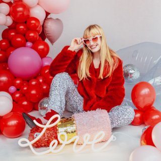 LED svítící neonový nápis LOVE - Láska, bílá, rozměr 61x27.4cm (zn. PartyDeco)