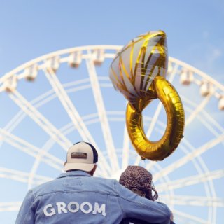 Nažehlovačka GROOM / ženich, bílá barva, rozměr 30x6cm (zn. PartyDeco)