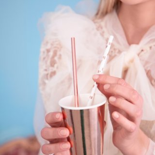 Papírová brčka, bílá + rosegold tečky, délka 19.5cm - set 10ks (zn. PartyDeco)