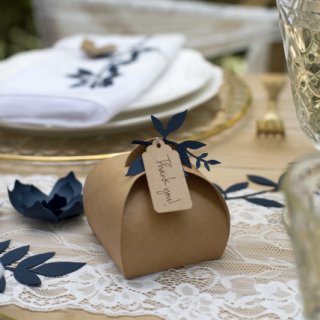 Dárkové zakulacené KRAFT krabičky s visačkou, rozměr 6x6x5.5cm - set 10ks (zn. PartyDeco)