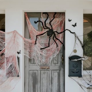 Dekorační textilní pavučina, krvavá, bílo-červená barva - síť 0.72 x 9.8m (zn. PartyDeco)