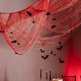 Dekorační textilní pavučina, krvavá, bílo-červená barva - síť 0.72 x 9.8m (zn. PartyDeco)