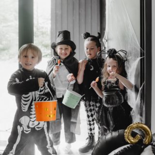 Halloweenský kotlík / kbelík na sladkosti, černý s plamenty (zn. PartyDeco)